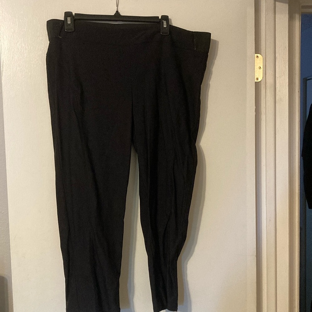 Simply Vera Wang Black Crop Pants. XL.